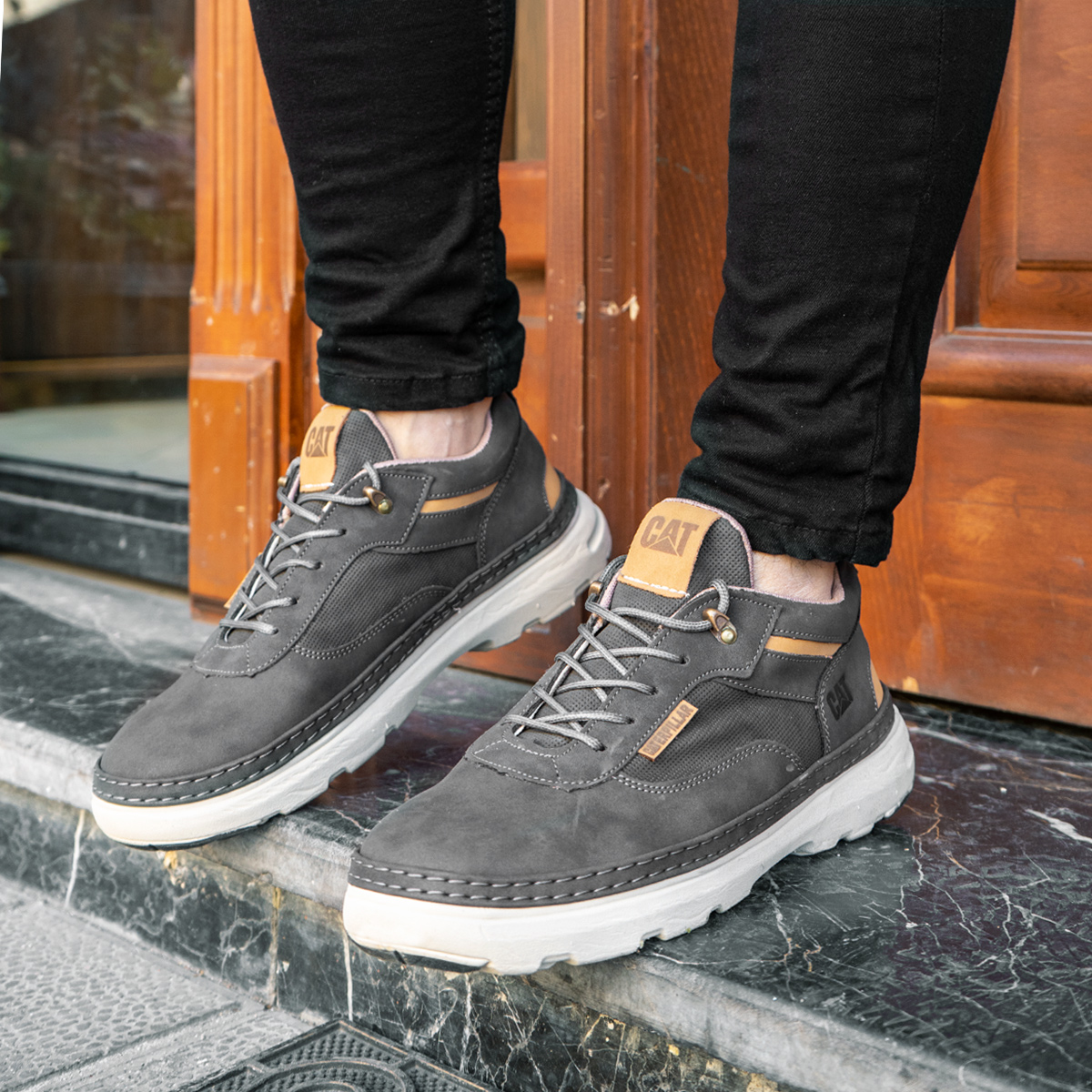 کفش مردانه cat مدل Punit رنگ طوسی