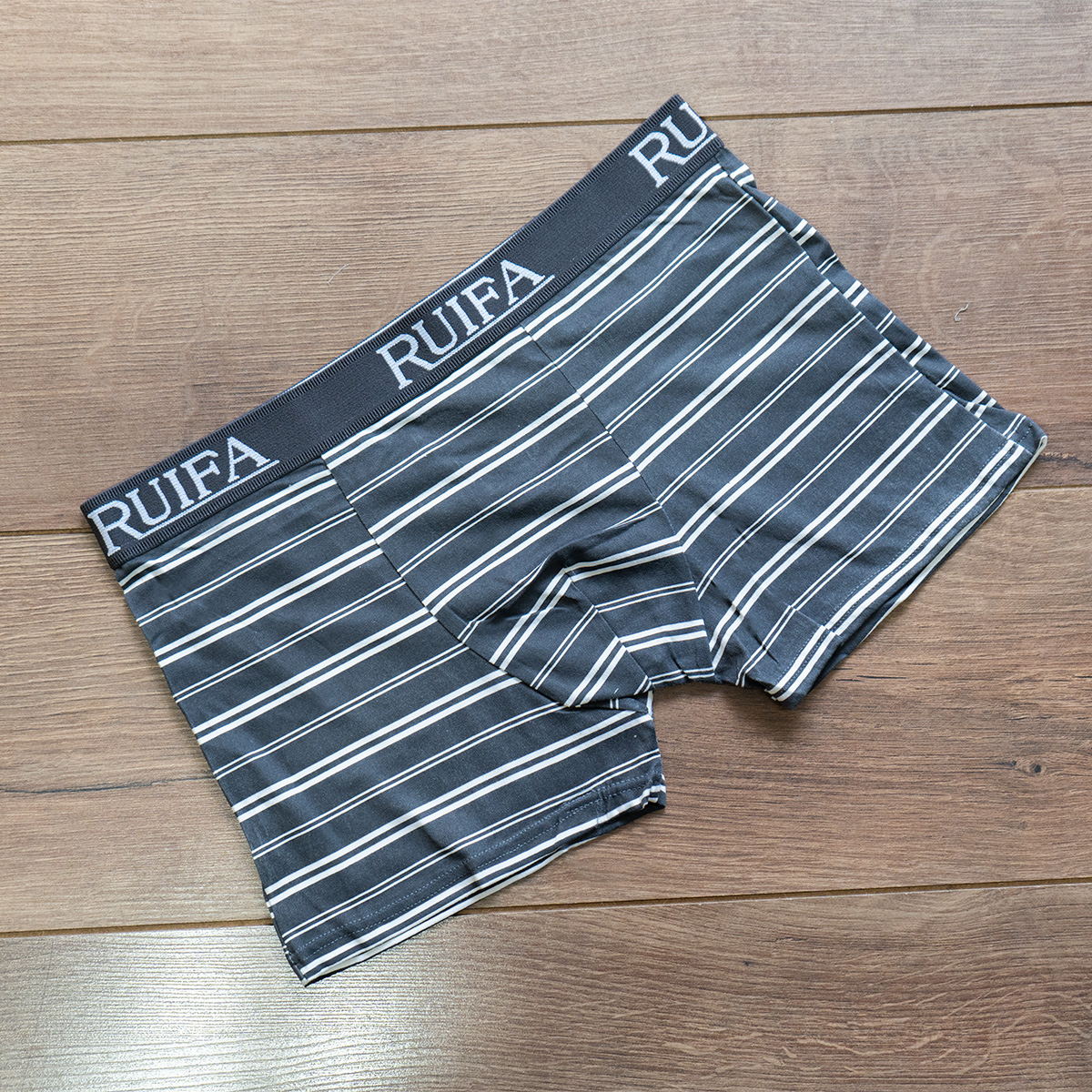 شورت نیم پا ذغالی راه راه