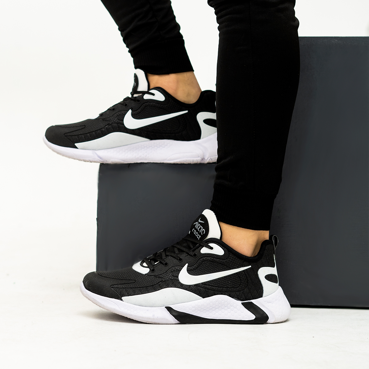 کفش ورزشی نایک مشکی سفید مردانه مدلB709