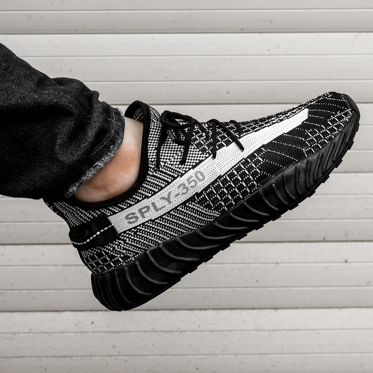 کفش Adidas مشکی مردانه مدل Yeezy 350