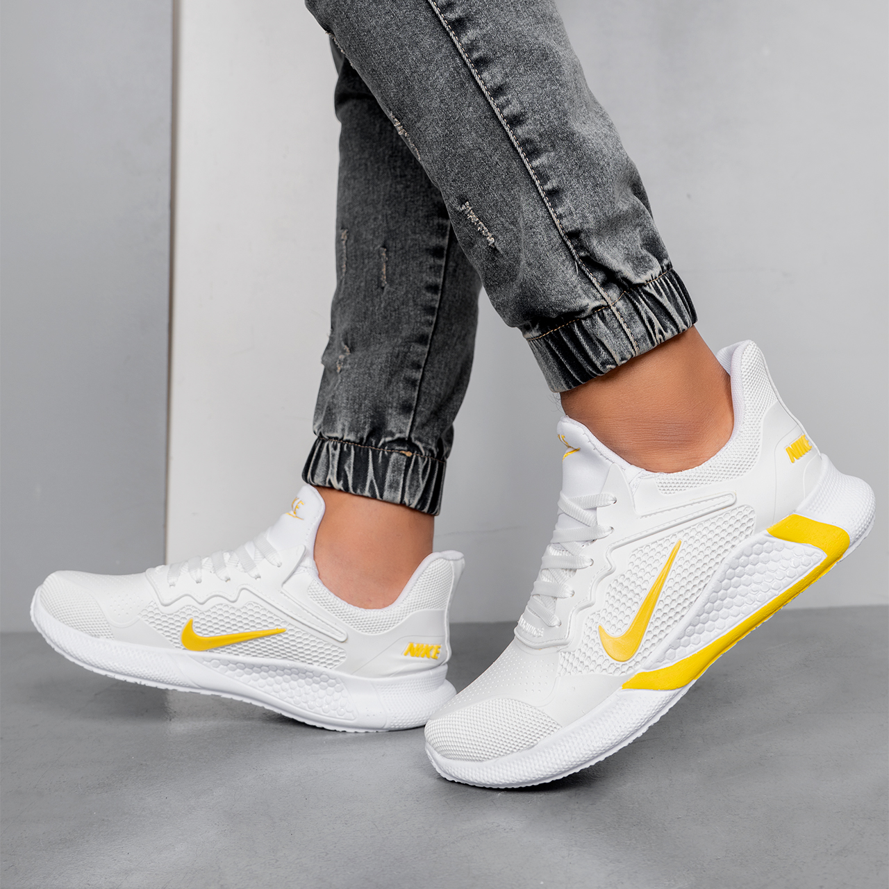 کفش ورزشی نایک مردانه سفید زرد مدل Alpha