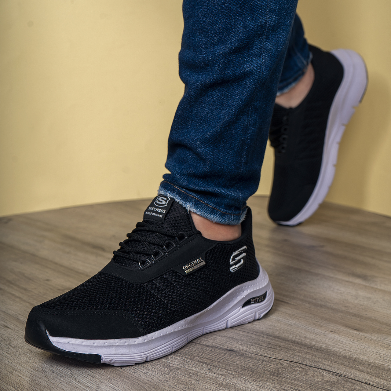 کفش اسکیجرزمردانه مشکی زیره سفید مدل zigzag