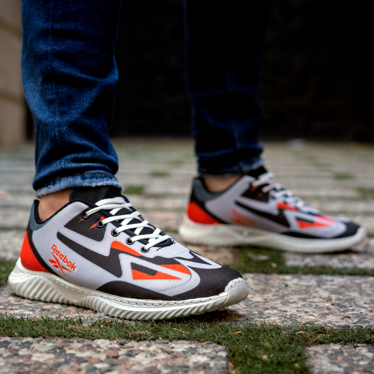 کفش ورزشی ریبوک طوسی قرمز(T) مردانه مدل Ervan