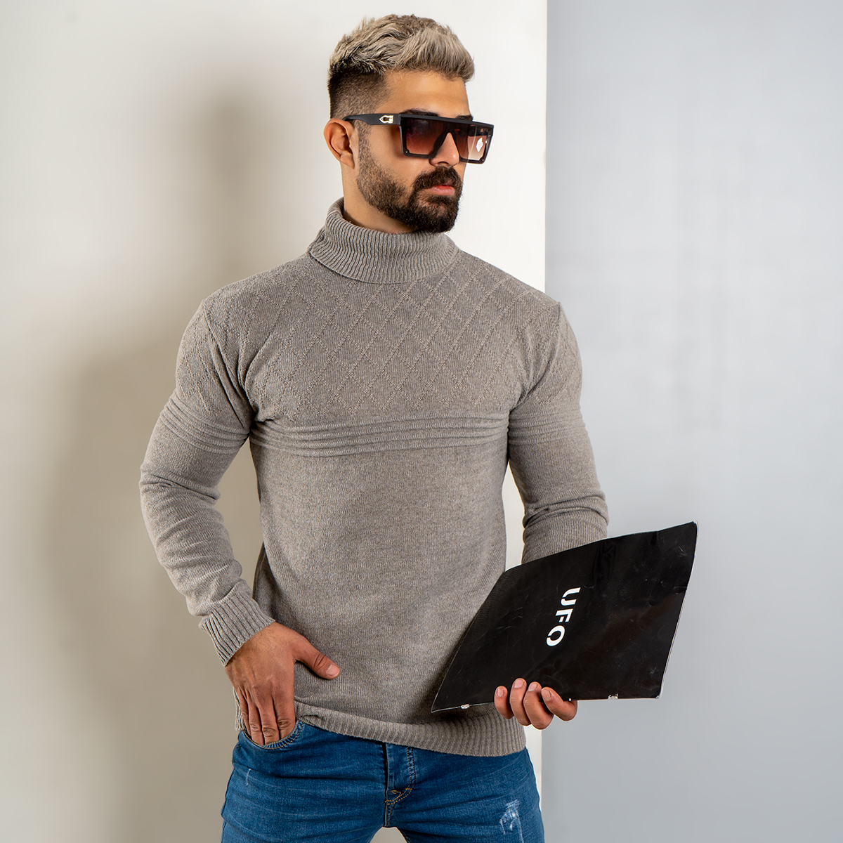 پلیور مردانه کرم طرح لوزی یقه اسکی مدل Havash