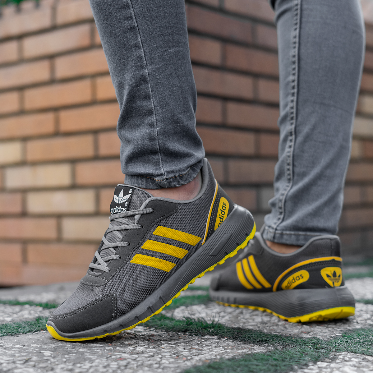 کفش ورزشی Adidas مردانه طوسی زرد مدل Matikan