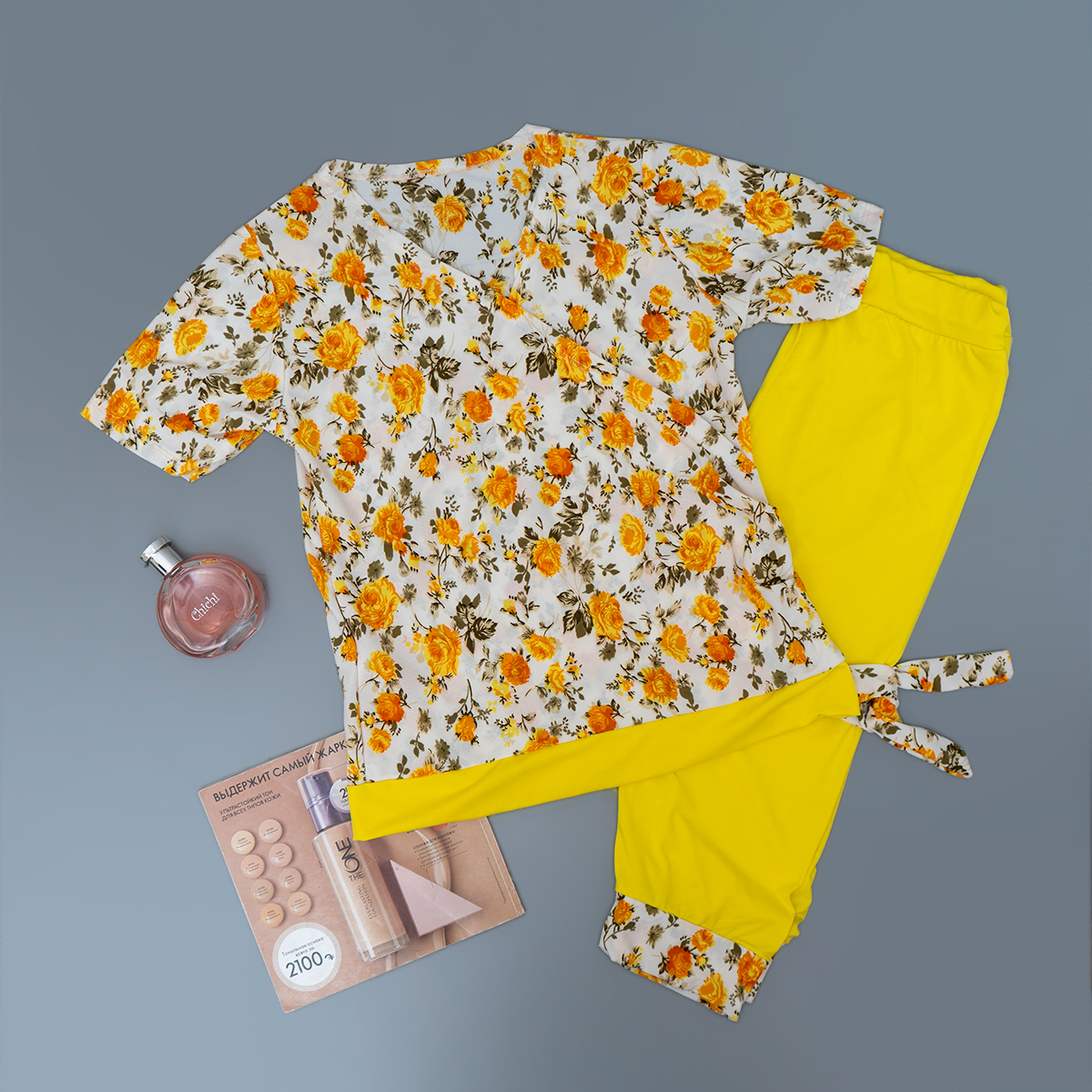 ست تیشرت شلوارک زنانه گل دار زرد مدل ADELA