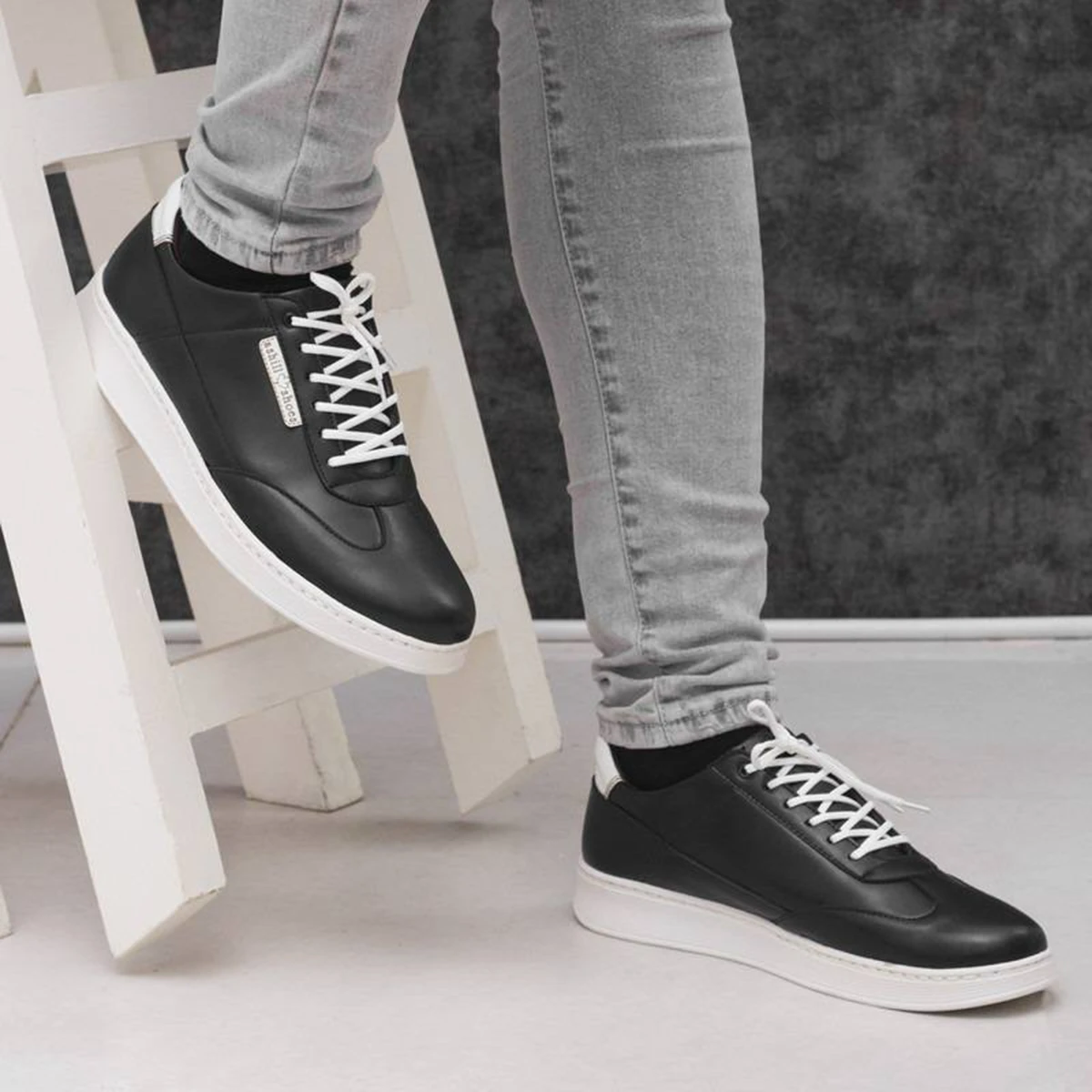 کفش تخت مردانه مشکی زیره سفید مدل Farhad