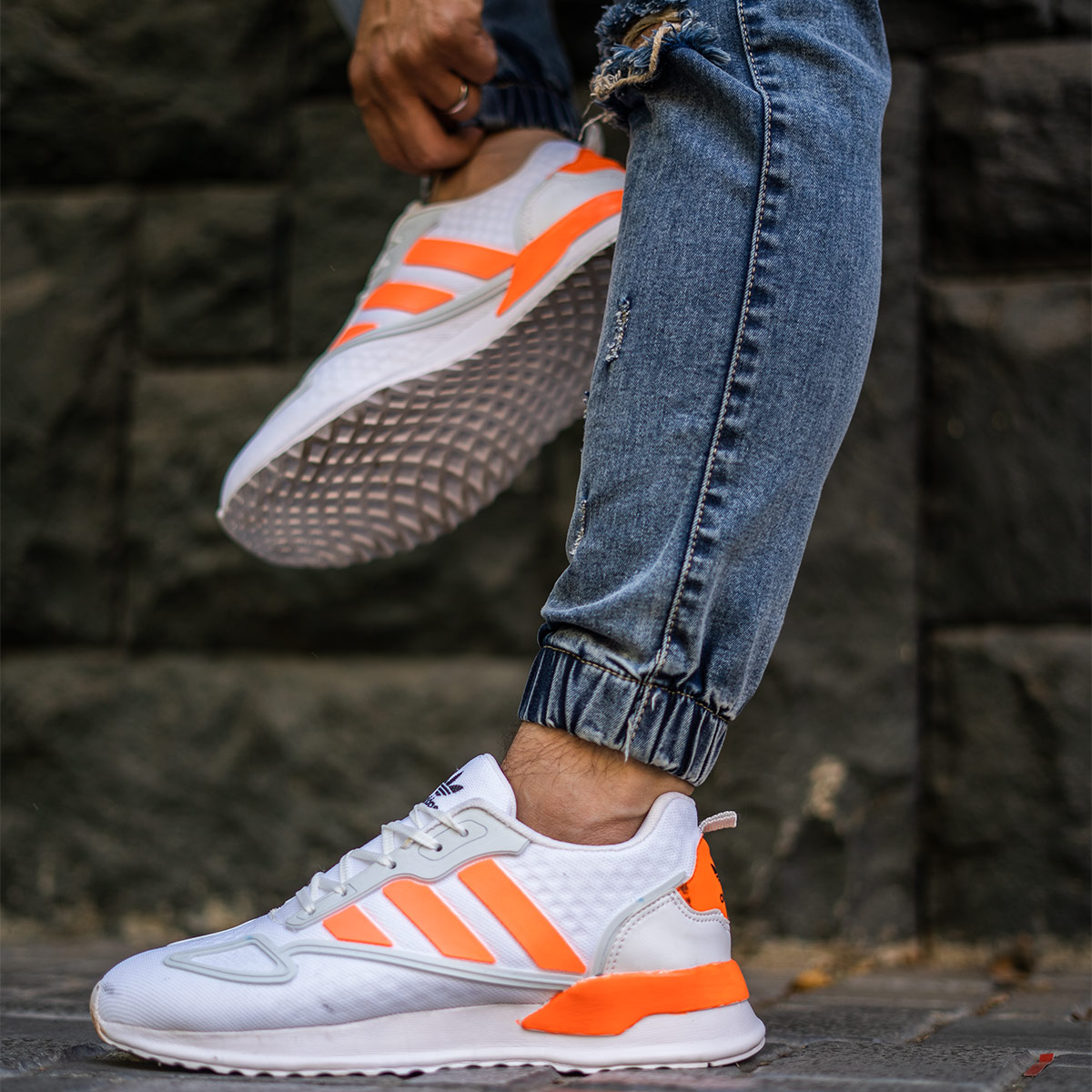 کفش ورزشی Adidas مردانه سفید نارنجی مدلSiban