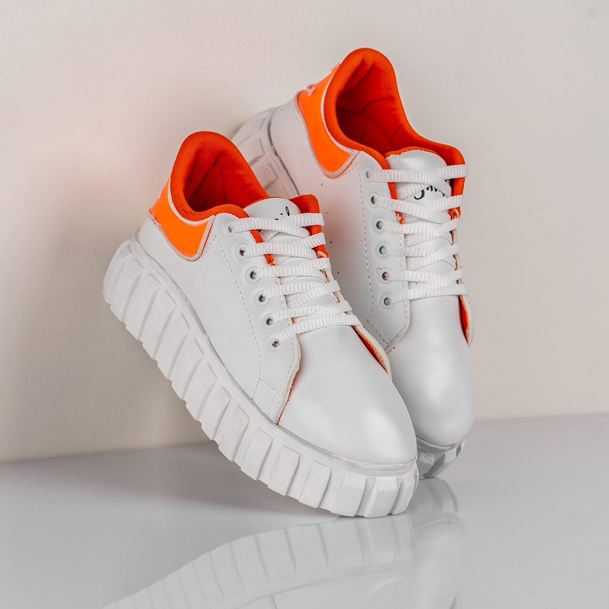 کفش ورزشیsmile زنانه سفید نارنجی مدل Aspin