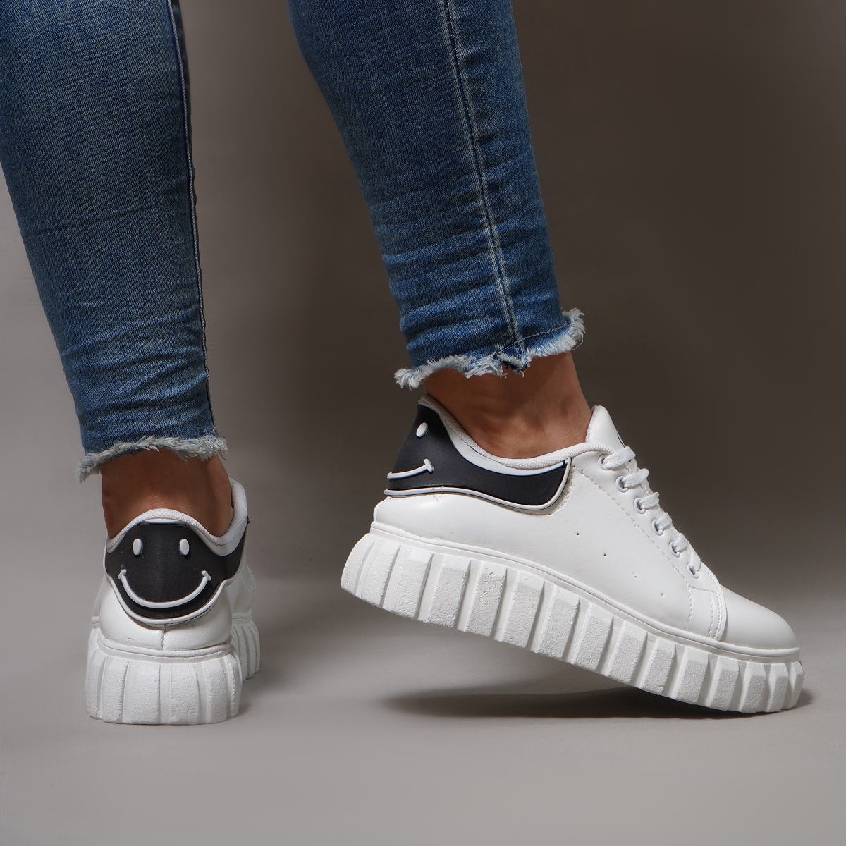 کفش ورزشیsmile زنانه سفید مشکی مدل Aspin