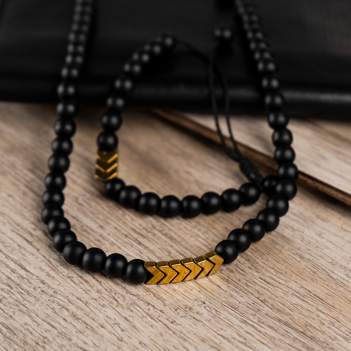 نیم ست مهره ای مشکی مدل Mancho